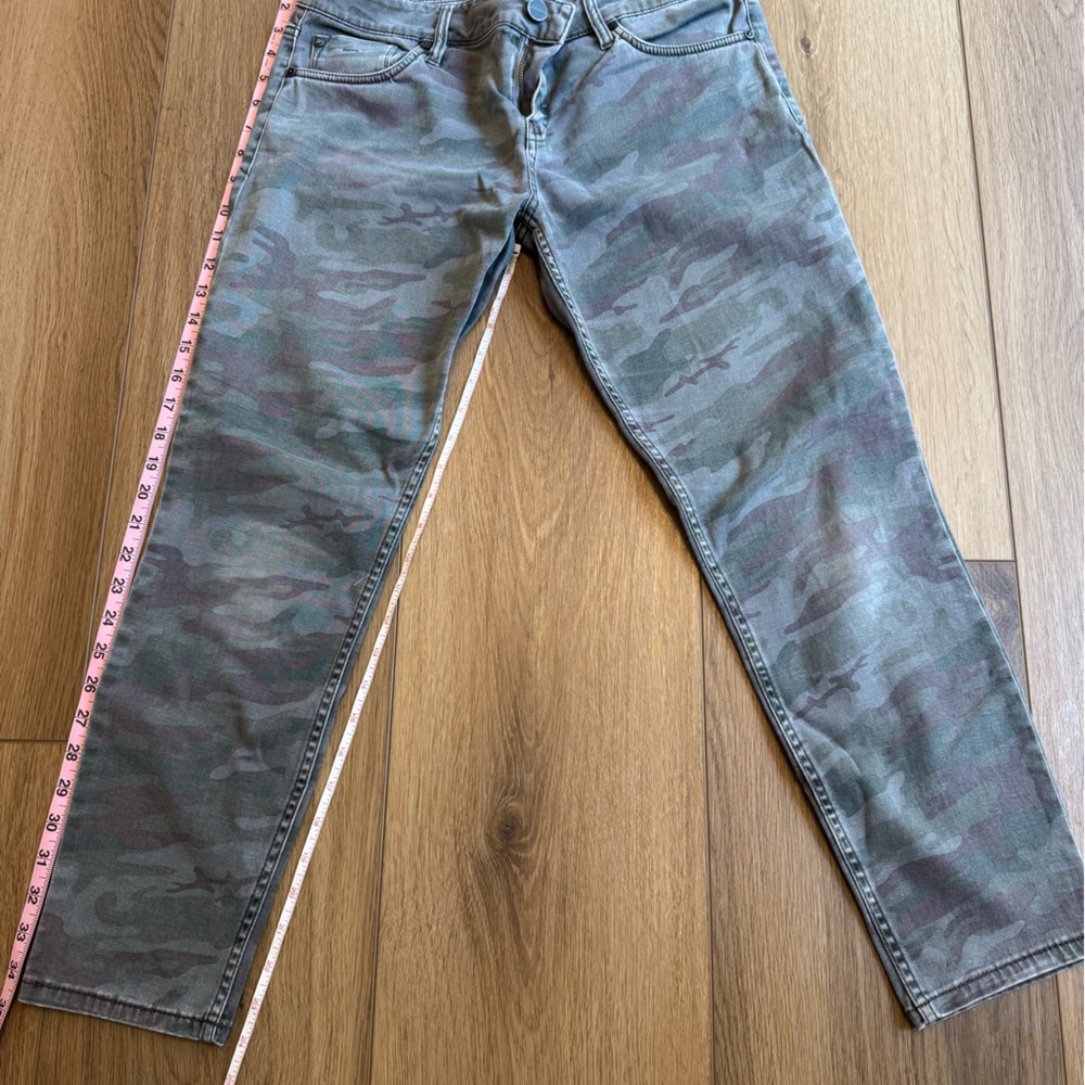 Sanctuary Women’s Slim Fit subtle camouflage, soft stretch denim